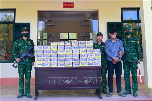Bắt quả tang đối tượng chuyển gần 160kg pháo lậu