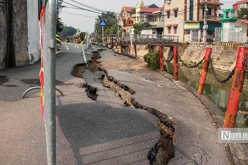 Hà Nội: Cận cảnh vị trí sạt lở trên đê sông Pheo