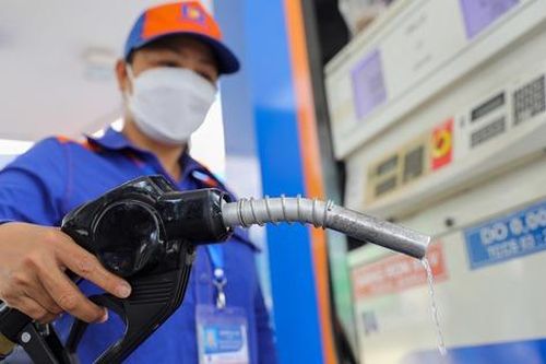 Giá xăng lên gần 19.000 đồng/lít
