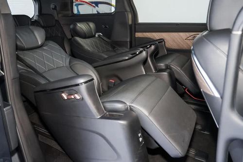 'Chuyên cơ mặt đất' mạnh 442 mã lực, giá gần 2 tỷ đồng, so kè với Toyota Alphard