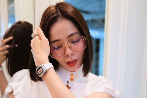 Chiếc đồng hồ hơn 1 tỷ của Lệ Quyên