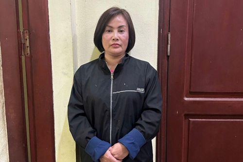 Bắt quả tang 3 đôi nam nữ có hành vi đáng xấu hổ tại quán cà phê