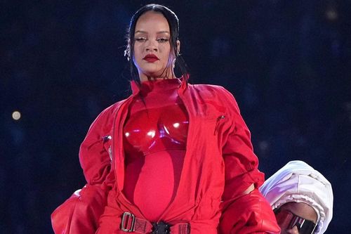 Rihanna sắp tái xuất sau 10 năm, loạt concert sân vận động tại Anh chuẩn bị sáng đèn?