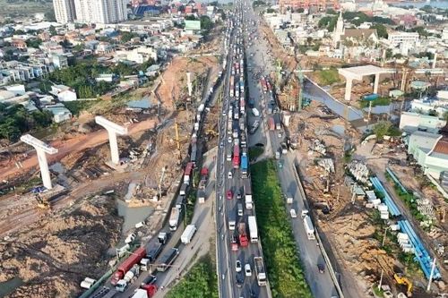 TP.HCM: Vì sao đã 15 năm vẫn chưa thể mở rộng xa lộ Hà Nội?