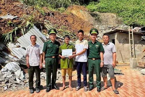 'Lá chắn mềm' nơi biên cương