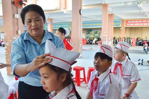 Vun bồi thế hệ măng non