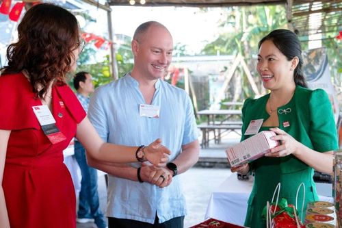 'Khoác áo mới' cho sản phẩm Tết