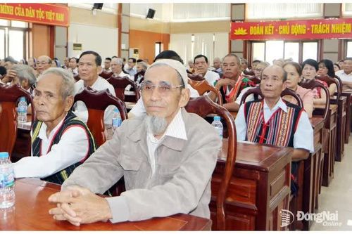 Triển khai các nghị quyết của tỉnh và nội dung bầu cử cho đại diện các tôn giáo, người có uy tín tiêu biểu, văn nghệ sĩ, trí thức