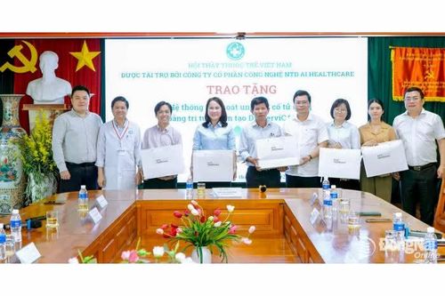 Ngành y tế Đồng Nai tiếp nhận 5 máy soi cổ tử cung có ứng dụng trí tuệ nhân tạo