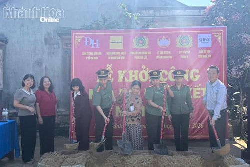 Xây nhà Đại đoàn kết cho hộ có hoàn cảnh khó khăn ở xã Nam Khánh Vĩnh