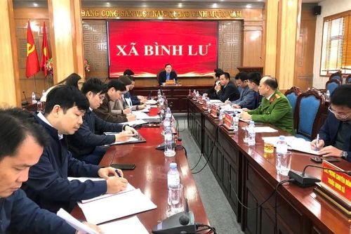 Đồng chí Nguyễn Tuấn Anh - Phó Bí thư Tỉnh ủy làm việc với xã Bình Lư