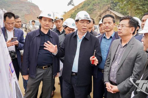 Bộ trưởng Bộ Xây dựng kiểm tra các dự án giao thông trọng điểm tại Thái Nguyên
