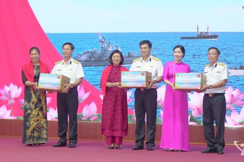 Vùng 2 Hải quân gặp mặt đoàn công tác thăm, chúc Tết Nhà giàn DKI và Côn Đảo
