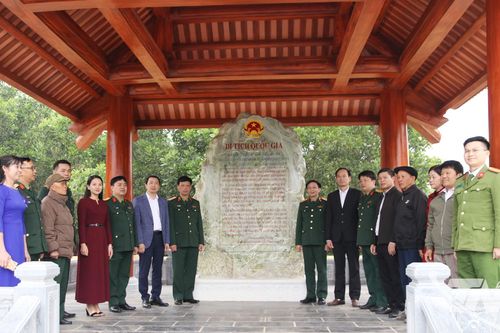 Đoàn công tác của Học viện Hậu cần về nguồn tại xã Yên Trạch