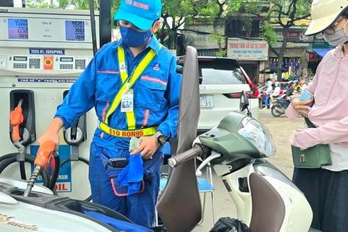 Giá xăng tăng từ chiều nay 15/1