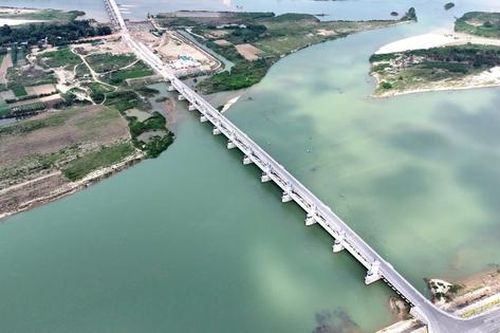 Thông xe cầu bắc qua đập dâng 1.500 tỷ trước Tết để người dân đi lại