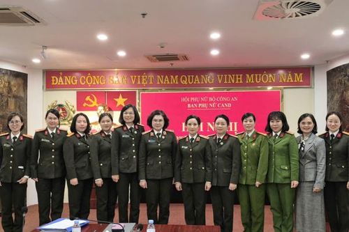 Lan tỏa chương trình 'Mẹ đỡ đầu' của Phụ nữ CAND gắn với phong trào thi đua 'Ba Nhất'