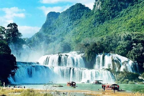 Tập trung phát triển du lịch - dịch vụ bền vững