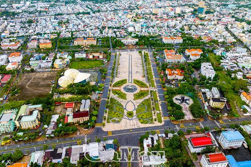 Sôi nổi thi đua, dâng quà đại hội