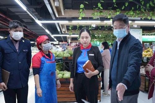 Phát hiện sản phẩm không ghi hạn sử dụng tại siêu thị MM Mega Market Thanh Xuân