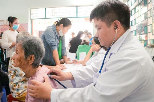 Từ 2026, hai đối tượng nào được tăng mức hưởng khám chữa bệnh BHYT lên 100%?
