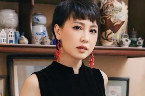 Mẹ vợ Đoàn Văn Hậu lại gây chú ý ở tuổi U50