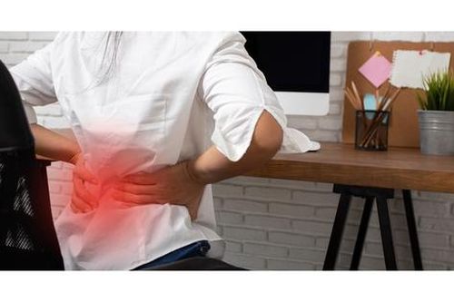 Hậu quả của đau lưng do làm việc nặng, sai tư thế trầm trọng hơn bạn nghĩ