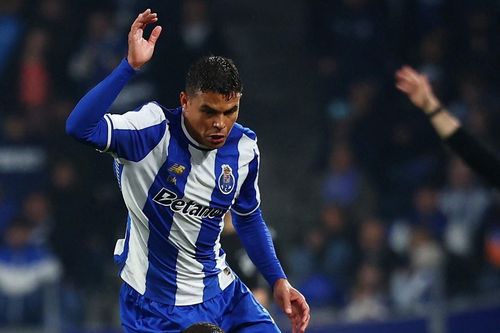 Thiago Silva lại gây kinh ngạc