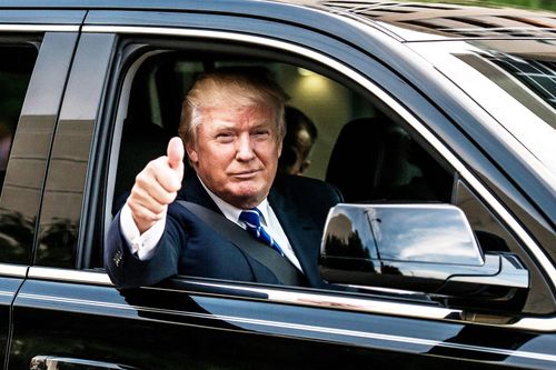 Tổng thống Trump trong nhà máy Ford