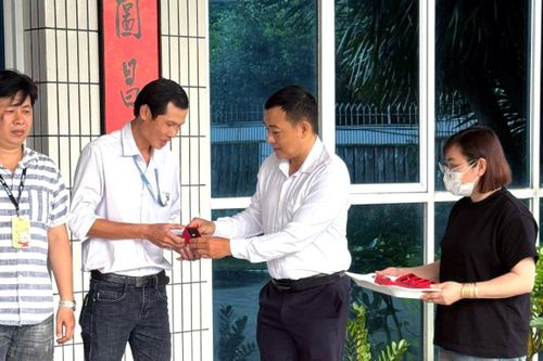 Một công ty ở Đồng Tháp tặng 1.000 chỉ vàng cho công nhân