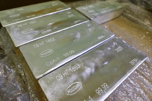 Nhà đầu tư cá nhân đổ lượng tiền kỷ lục để mua bạc
