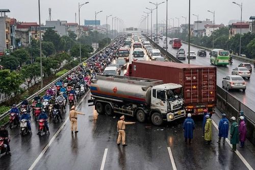 Giao thông Hà Nội sáng 16.1: Đường trên cao tê liệt cục bộ