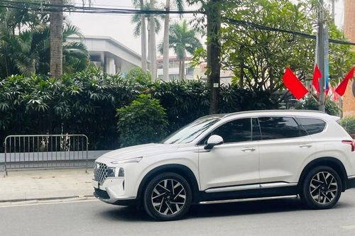 Dịch vụ thuê 'đưa người và xe về tận nhà' nở rộ dịp cuối năm