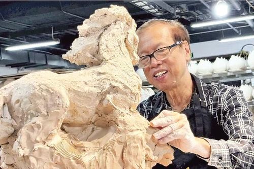 Vẻ đẹp của ngựa và mùa xuân trong tác phẩm điêu khắc