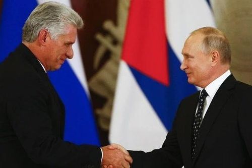 Tổng thống Nga V. Putin khẳng định sát cánh cùng Cuba bảo vệ chủ quyền