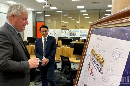 Tập đoàn ASML (Hà Lan) hướng đầu tư vào đổi mới sáng tạo tại Việt Nam