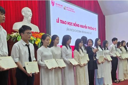 Trao 157 suất học bổng Nguyễn Trường Tộ cho sinh viên Đại học Huế