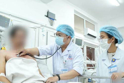 Tự xịt điều trị hen phế quản, bệnh nhân 49 tuổi hôn mê, ngừng tuần hoàn