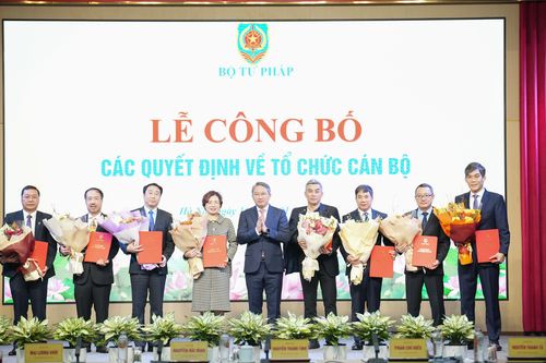 Bộ Tư pháp công bố các quyết định về công tác cán bộ