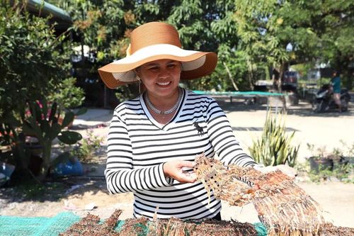 'Vũ nữ chân dài' vào mùa đắt khách dịp Tết
