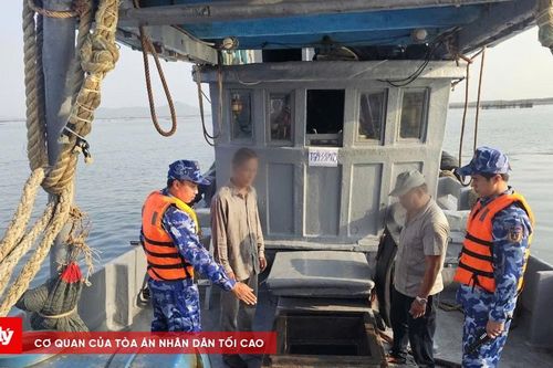 Tàu cá vận chuyển trái phép 40.000 lít dầu DO