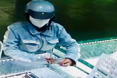 7 giờ truy bắt 'nữ quái' liên tiếp trộm tiệm vàng ở TPHCM