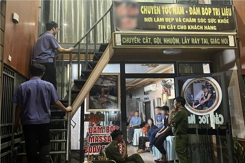 Bắt quả tang quán cà phê 'núp bóng' hoạt động chứa mại dâm