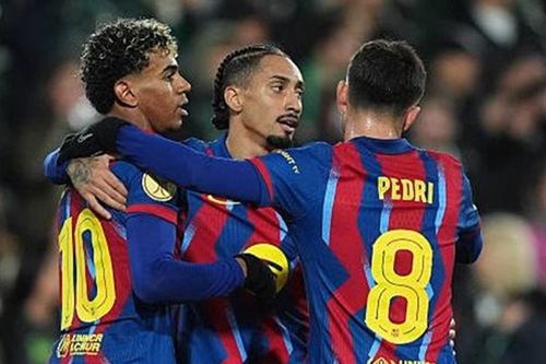 Barcelona thắng nhọc Racing Santander 2-0: Bản lĩnh vượt qua vết xe đổ của Real Madrid