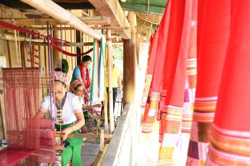Cơ hội để thổ cẩm Nghệ An vươn xa