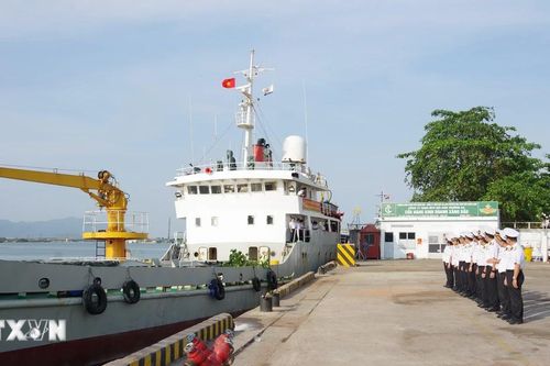 Hải đoàn 129 Hải quân mang quà Tết, nhu yếu phẩm đến Đặc khu Trường Sa
