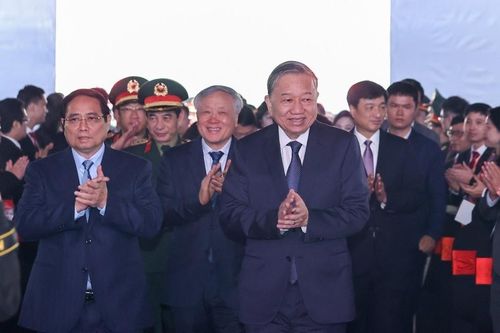 Nhà máy chế tạo chip bán dẫn đầu tiên tại Việt Nam vừa khởi công có gì?