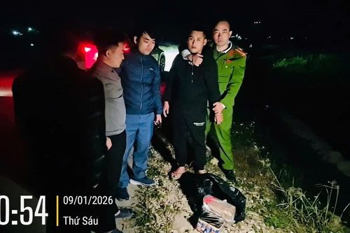 Phát hiện, bắt giữ đối tượng đang bán pháo hoa nổ