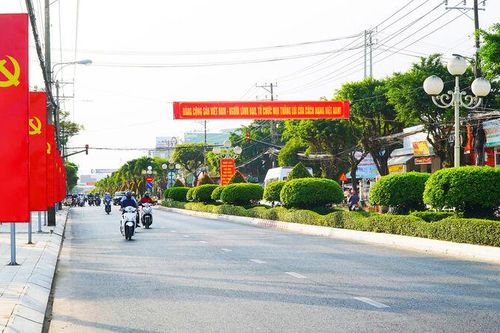 Tuyên truyền kỷ niệm 96 năm ngày thành lập Đảng và đón Tết Nguyên đán Bính Ngọ 2026