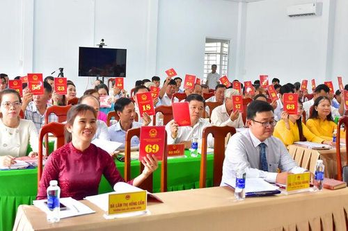 Đồng chí Lý Huỳnh Nhật Tiến giữ chức Chủ tịch UBND xã Vĩnh Thạnh Trung